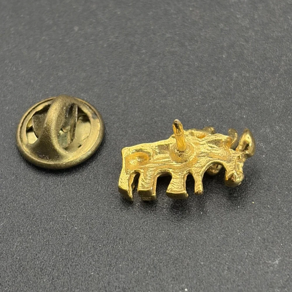 Two Ox Oxen Gold Tone Tiny Lapel Hat‎ Pin